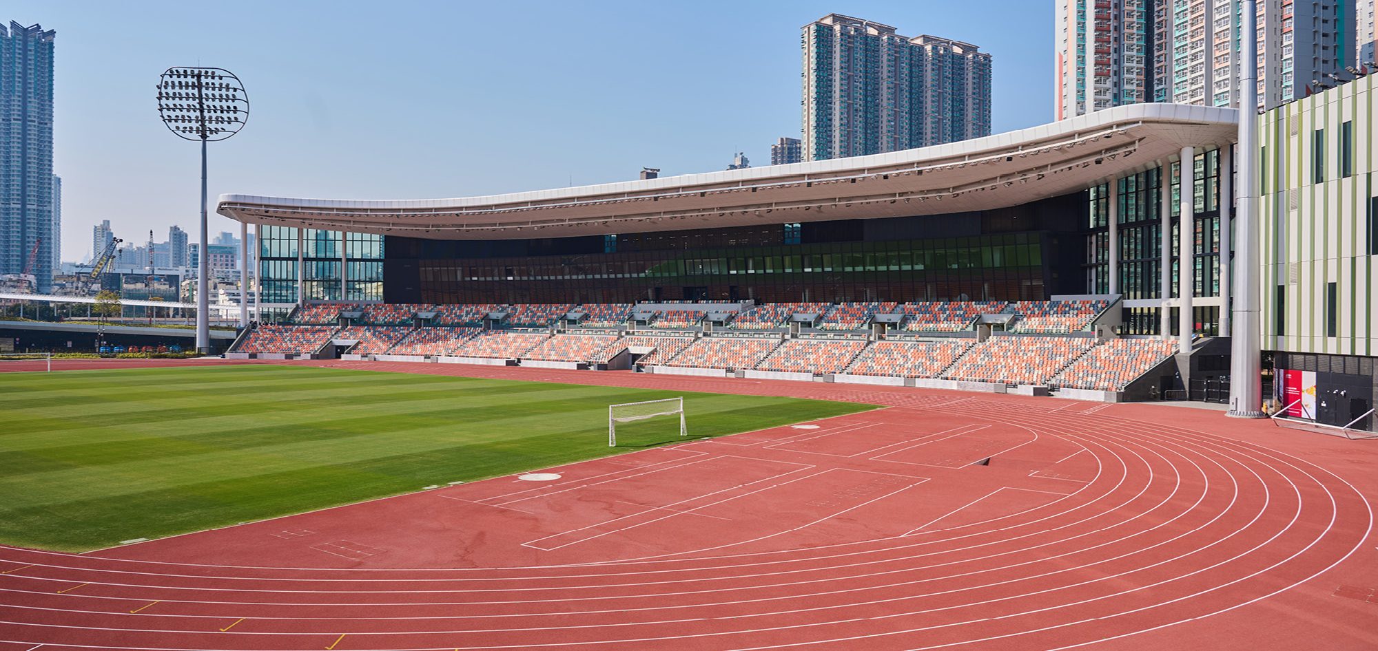 记者：于汉超参加教练员培训班，冬训时以助教身份与申花会合